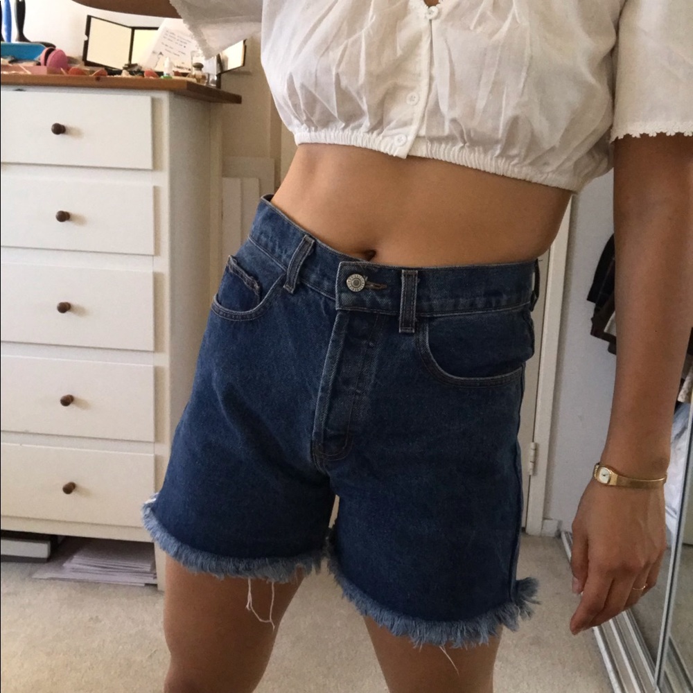 BRANDY MELVILLE HIGH WAISTED DENIM SHORTS